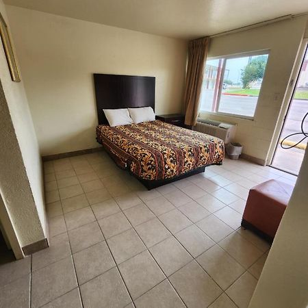 Hometown Inn And Suites เมสกีท ภายนอก รูปภาพ
