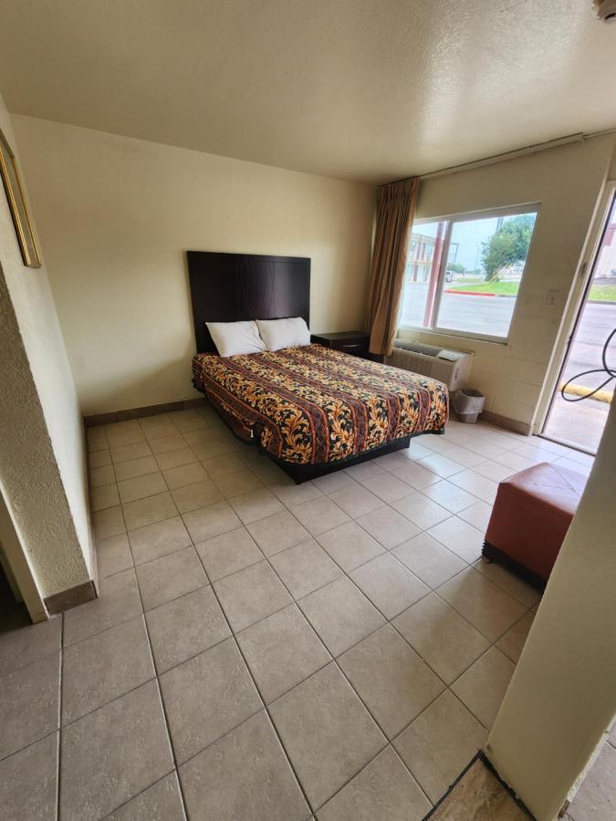 Hometown Inn And Suites เมสกีท ภายนอก รูปภาพ